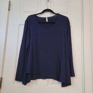 Women's Navy T-shirt w/ criss-cross hemline-Made in Canada-Size Large-flowy EUC